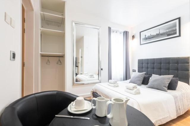 Near Eiffel Tower...Cute Little Studio Paris Exteriör bild